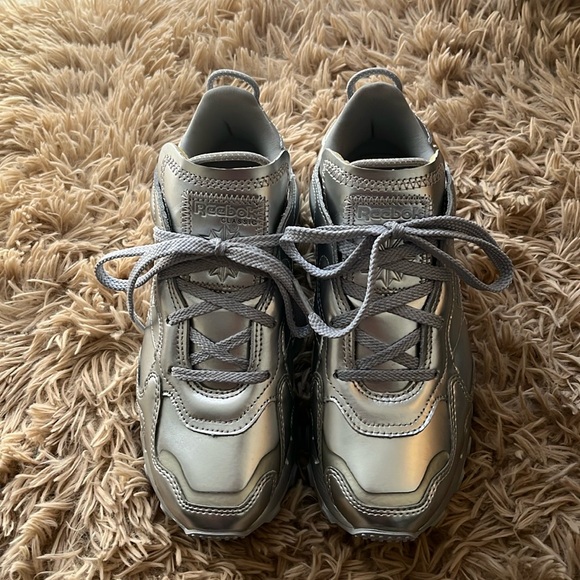 Cardi B x Wmns Classic Leather 'Silver Metallic Pewter' - Picture 2 of 5